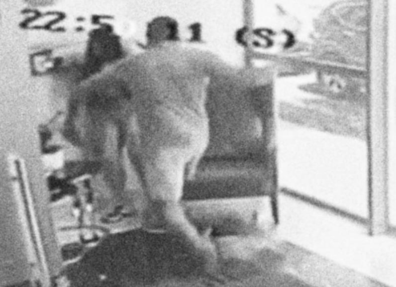 Apresan hombre captado en video mientras golpeaba a una mujer en SDE Apresan hombre captado en video mientras golpeaba a una mujer en SDE