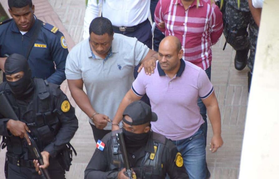 Aplazan para el viernes medida de coerción contra policías por el homicidio de peluquero en Santiago Aplazan para el viernes medida de coerción contra policías por el homicidio de peluquero en Santiago
