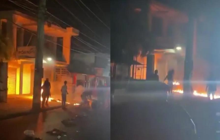 En el Cibao se intensifican las protestas por los apagones En el Cibao se intensifican las protestas por los apagones