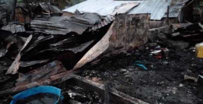 Incendio deja sin hogar 15 familias en Los Tres Brazos