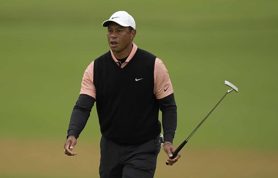 Tiger Woods se desploma en un Campeonato de la PGA pasado por agua Tiger Woods se desploma en un Campeonato de la PGA pasado por agua