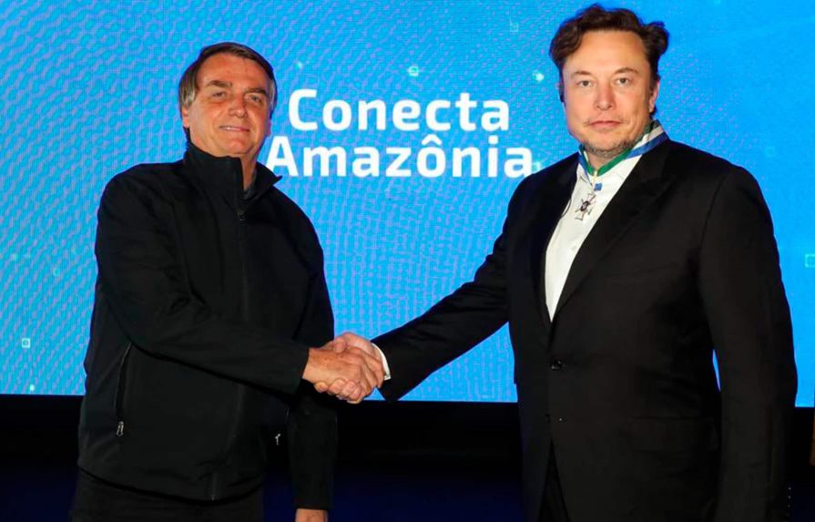 Musk anuncia plan para ampliar internet en Amazonía con aval de Bolsonaro Musk anuncia plan para ampliar internet en Amazonía con aval de Bolsonaro