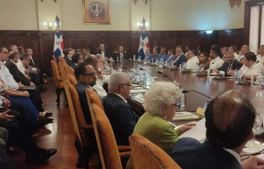 Faltando dos años para las elecciones presidenciales el Gobierno y la oposición salen a las calles Faltando dos años para las elecciones presidenciales el Gobierno y la oposición salen a las calles