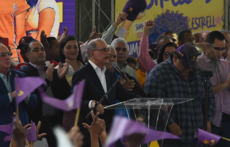 Danilo Medina pide al Gobierno no hacer retroceder al país a 20 años atrás