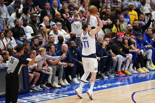 Doncic y Mavs evitan barrida; vencen a Warriors Doncic y Mavs evitan barrida; vencen a Warriors