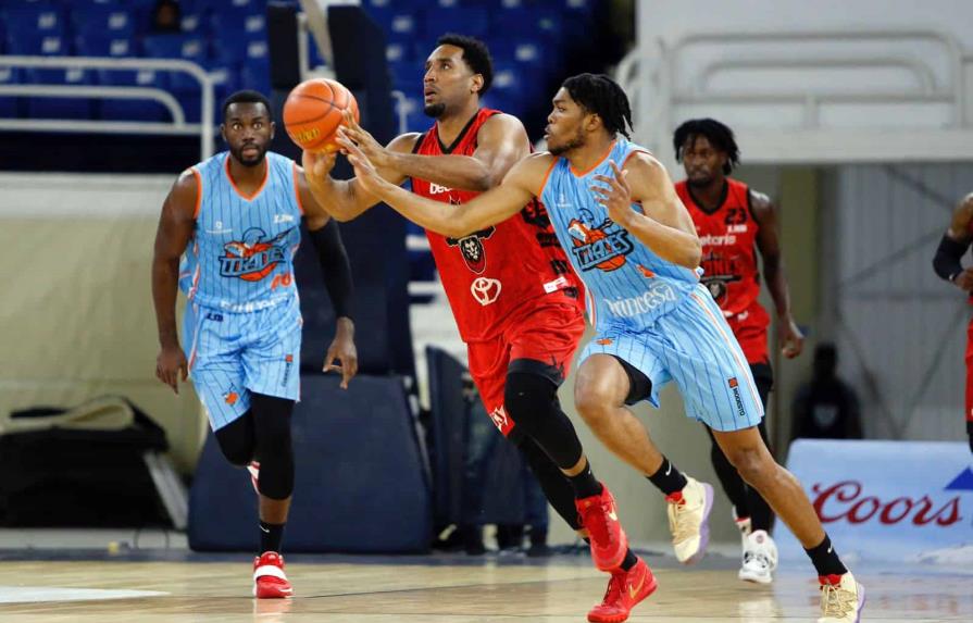 Leones derrotan a Titanes en el inicio de la LNB Leones derrotan a Titanes en el inicio de la LNB