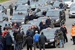 Cientos de taxistas de diferentes países piden en Bruselas poner coto a Uber