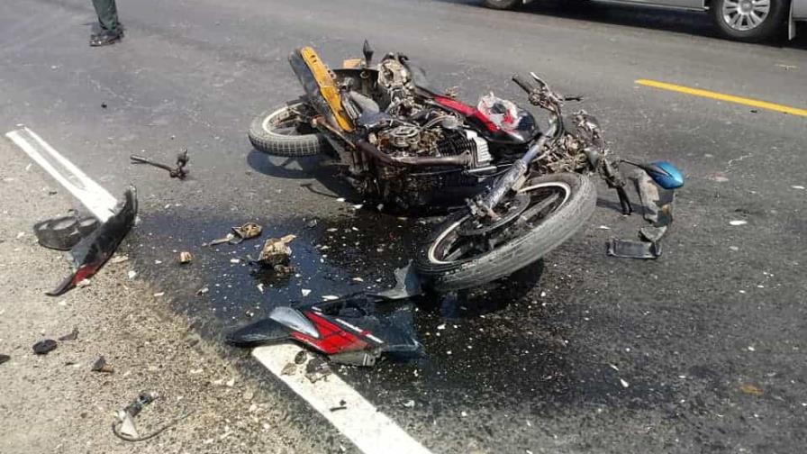 Muere miembro de la Policía Escolar tras chocar de frente dos motocicletas en Villarpando, Azua