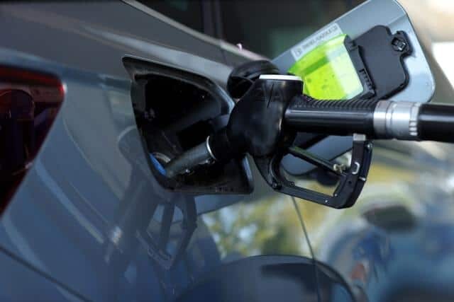 Largas filas delante de las gasolineras en Irán tras el anuncio de nuevas sanciones de EE. UU.