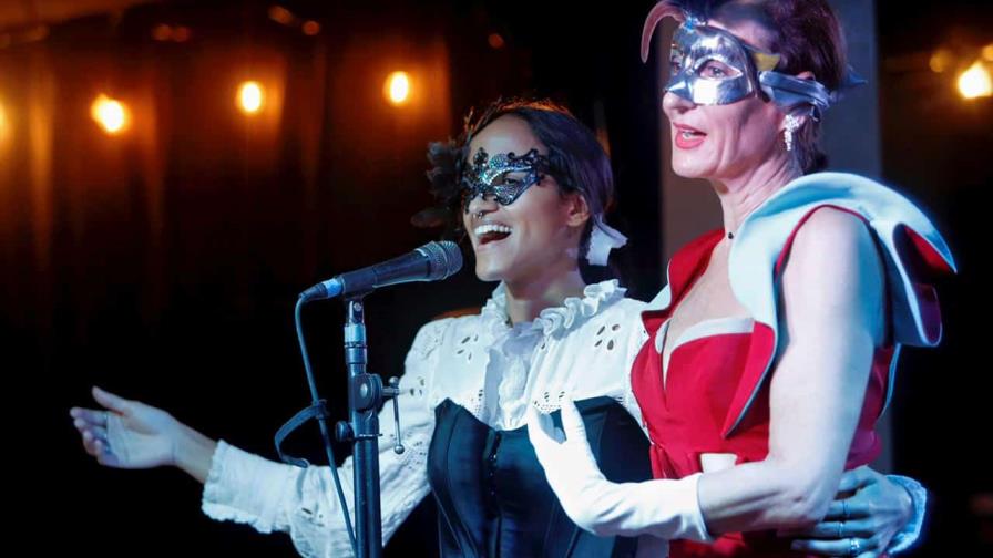 Fausto Rojas lleva el “Baile de Máscaras” a la sala The Studio by Solly Duran