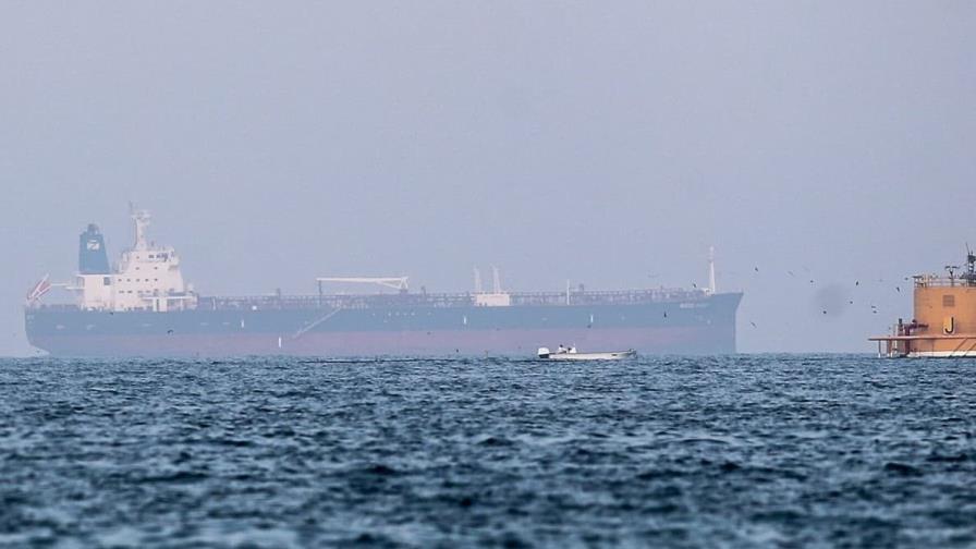 El brent se dispara más de 4 %, hasta 102 dólares, tras el cese de exportaciones de China