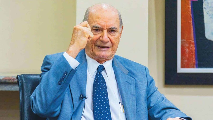 Abinader promulga ley que regula los juegos de azar y designa a Quico Tabar al frente
