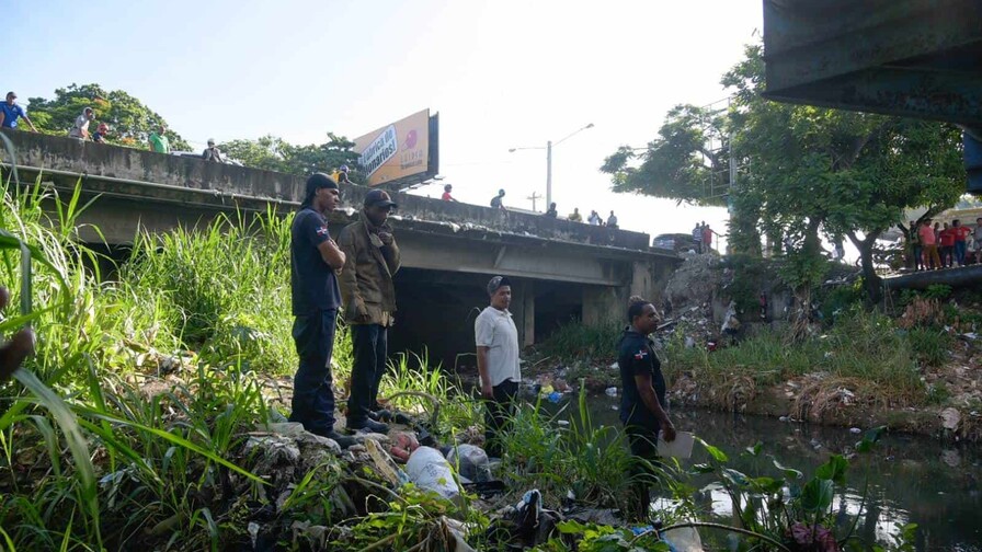 Hallan cadáver de un hombre en la desembocadura del río Lebrón en Los Alcarrizos