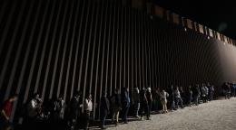 EE. UU. retoma la construcción de muro fronterizo de 100 kilómetros entre Arizona y México