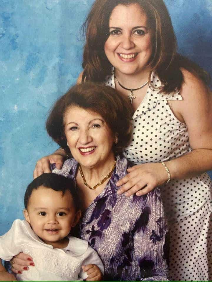 La artista junto a su hija y nieto.