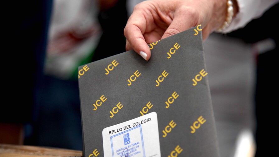 Ley promulgada por Abinader contradice criterio del TC sobre candidaturas independientes