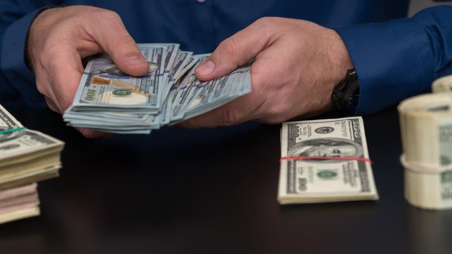 El dólar sigue a la baja y fortalece estabilidad cambiaria en RD El dólar sigue a la baja y fortalece estabilidad cambiaria en RD