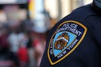 Arrestan a policía de Nueva York acusado de violar a una familiar menor de edad Arrestan a policía de Nueva York acusado de violar a una familiar menor de edad