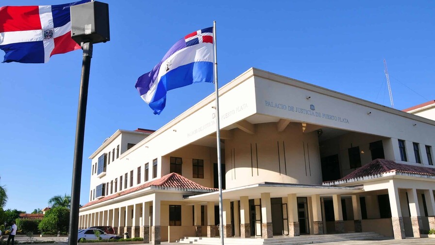 Condenan a 15 años de prisión a hombre por violación grupal de adolescente; cinco siguen prófugos