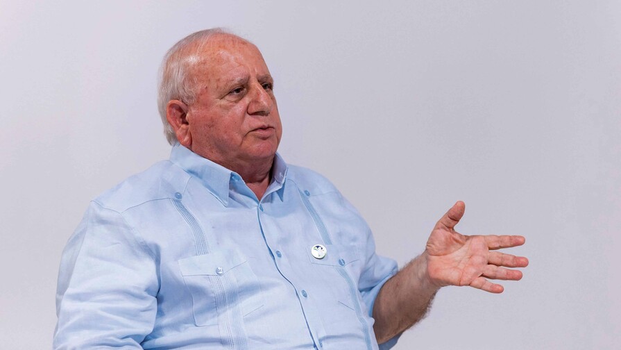 Fadul, cuestionado por sus títulos, prepara estudios sobre su método para el autismo