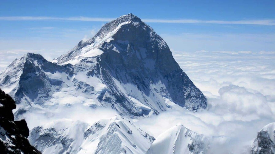 El alpinista estadounidense Tyler Andrews sube el Everest en menos de 10 horas, nueva marca mundial El alpinista estadounidense Tyler Andrews sube el Everest en menos de 10 horas, nueva marca mundial