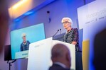 Lagarde quiere que el euro sea una moneda mundial para sacar las ventajas del dólar Lagarde quiere que el euro sea una moneda mundial para sacar las ventajas del dólar