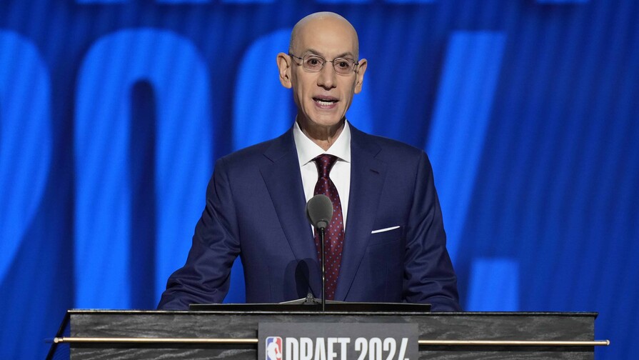 LeBron James retrasa la publicación del calendario de la NBA, revela Adam Silver LeBron James retrasa la publicación del calendario de la NBA, revela Adam Silver