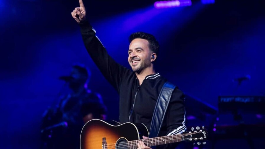 Luis Fonsi participa en la celebración del mes de la herencia hispana en Disney