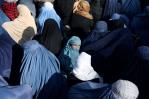 Mujeres afganas desafían a los talibanes y venden su cabello para subsistir Mujeres afganas desafían a los talibanes y venden su cabello para subsistir