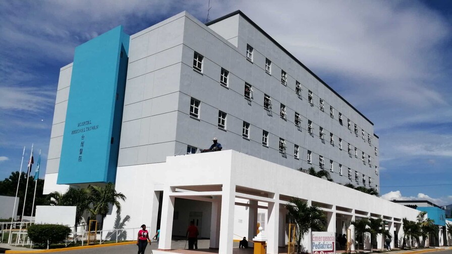 Dos estudiantes de 11 y 15 años ingresados en Azua tras presunta intoxicación por fumigación