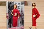 Isabel Allende ya tiene su muñeca Barbie con el libro La casa de los espíritus bajo el brazo Isabel Allende ya tiene su muñeca Barbie con el libro La casa de los espíritus bajo el brazo