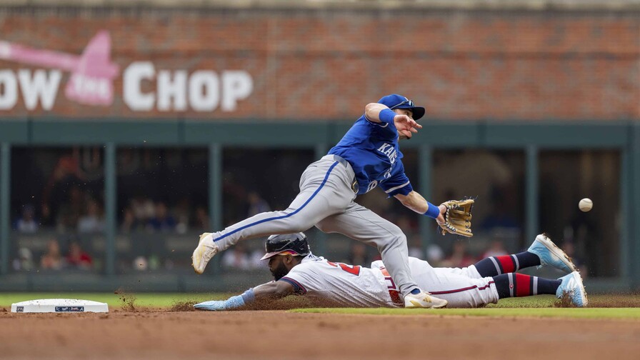 Los Bravos resisten el embate de los Dodgers y empatan la Serie Divisional