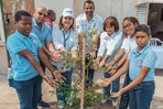 Alcaldía del DN inicia el Plan de Arbolado Urbano junto a estudiantes en la calle 42 de Capotillo