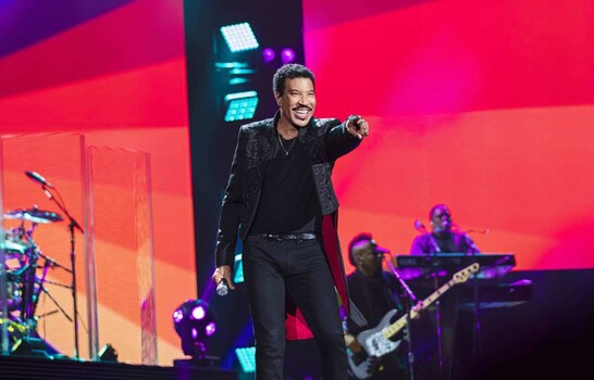 Lionel Richie es dado de alta tras tres días en el hospital por problemas de salud