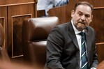 Exministro español niega malversación en compra de mascarillas