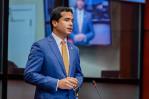 Senador Omar Fernández fue hospitalizado tras presentar un cuadro de agotamiento