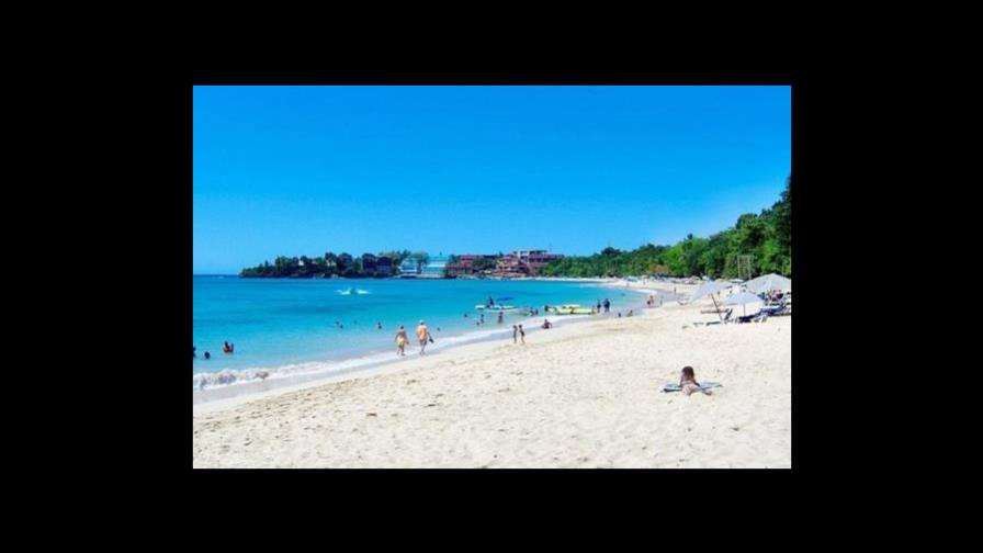 Autoridades avanzan en la recuperación de Playa Sosúa con la demolición de estructuras no permitidas