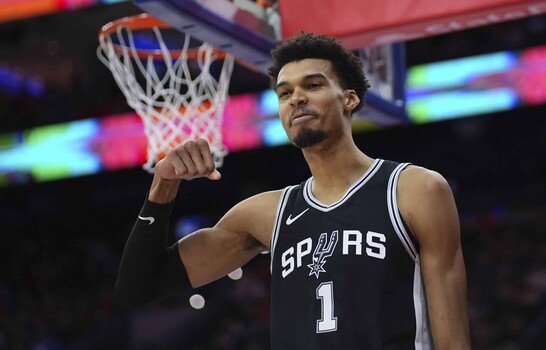 Los Spurs dejan a los Bucks sin postemporada y los Pistons siguen ganando