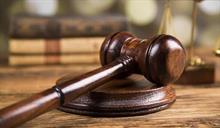 Imponen prisión preventiva a un hombre acusado de adulterar bebidas alcohólicas