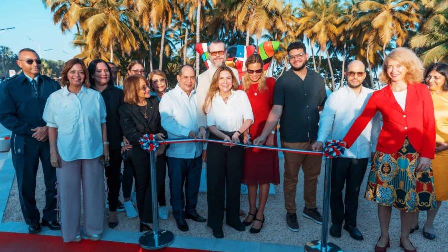 Embajada de Alemania y Alcaldía del DN instalan un Buddy Bear para celebrar amistad domínico-alemana