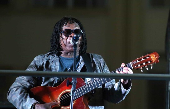 Milton Nascimento, ícono de la música brasileña, recibe alta tras neumonía