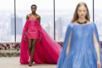 Carolina Herrera recrea un jardín de brillos y colores en la semana de moda de Nueva York