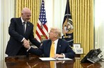 Trump defiende a Infantino: Sería un terrible error reemplazarlo