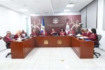 El TC evalúa legalidad de presupuestos que congelaron salarios exentos de impuestos El TC evalúa legalidad de presupuestos que congelaron salarios exentos de impuestos