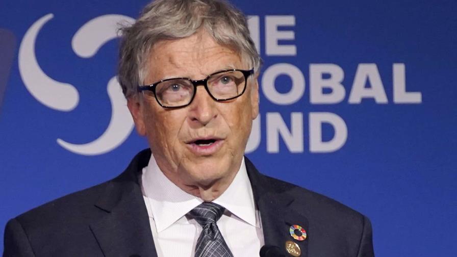 Bill Gates propone reservar empleos para humanos ante el avance de la IA