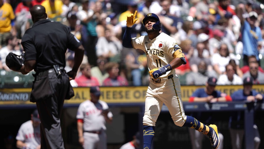 Jackson Chourio conecta el batazo de oro para Milwaukee que se pone 2-0 en ventaja Jackson Chourio conecta el batazo de oro para Milwaukee que se pone 2-0 en ventaja