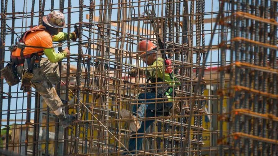 La mano de obra sube 12 % en agosto e incide sobre los costos de construcción de viviendas