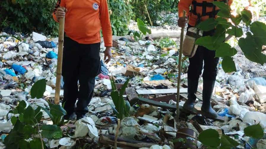 Buscan a dos de tres menores arrastrados por crecida de canaleta en Elías Piña
