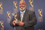El periodista dominicano Omar Guzmán gana su primer Emmy por un especial sobre Al Horford