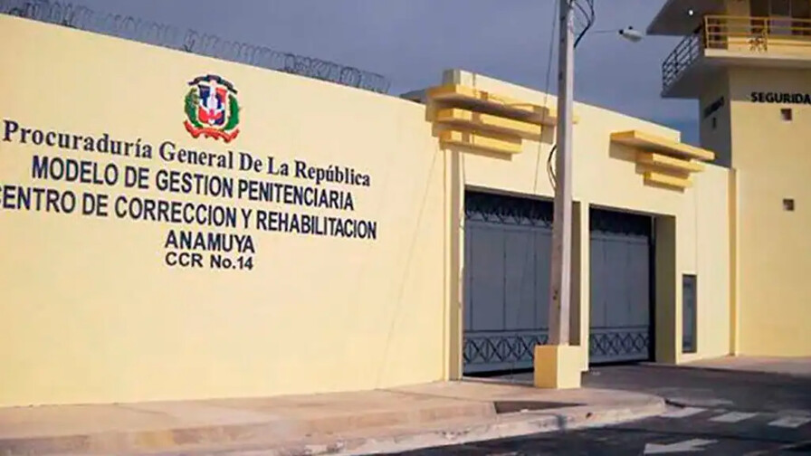 Imponen un año de prisión preventiva a tres imputados por estafa financiera en La Romana Imponen un año de prisión preventiva a tres imputados por estafa financiera en La Romana